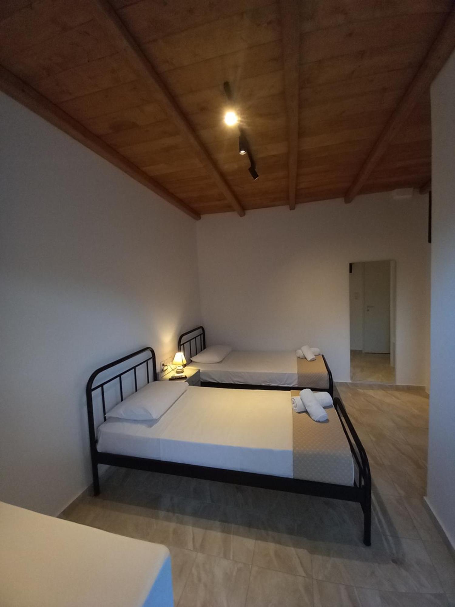 אמבלאס Miltiadis Apartments מראה חיצוני תמונה