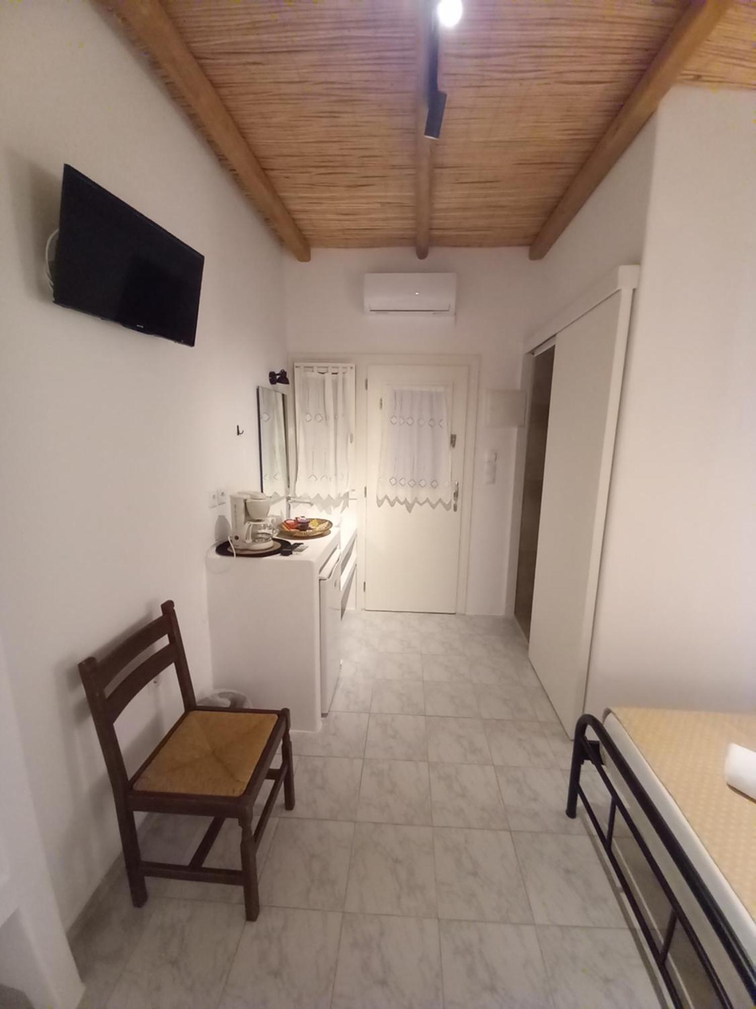 אמבלאס Miltiadis Apartments מראה חיצוני תמונה