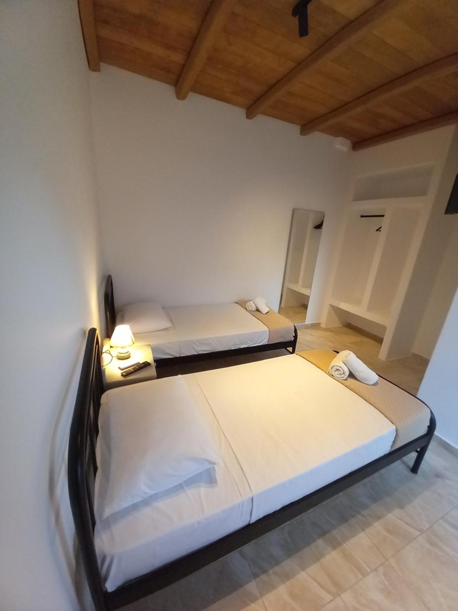 אמבלאס Miltiadis Apartments מראה חיצוני תמונה